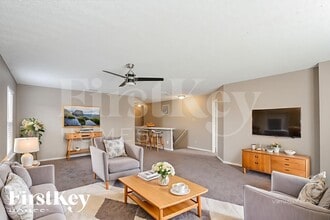 8608 Hopewell Ct in Indianapolis, IN - Foto de edificio - Building Photo