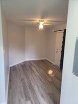 5459 Old Thomasville Rd in Archdale, NC - Building Photo