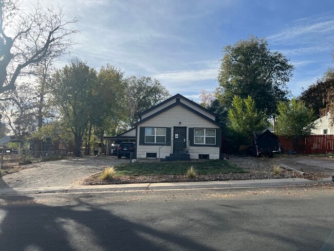 property at 251 S Quitman St