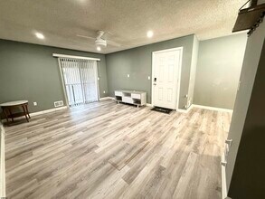 12 Colonial Ct in Galloway, NJ - Building Photo - Building Photo