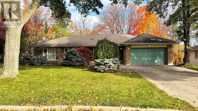 26 Restwell Crescent in Toronto, ON - Building Photo - Building Photo