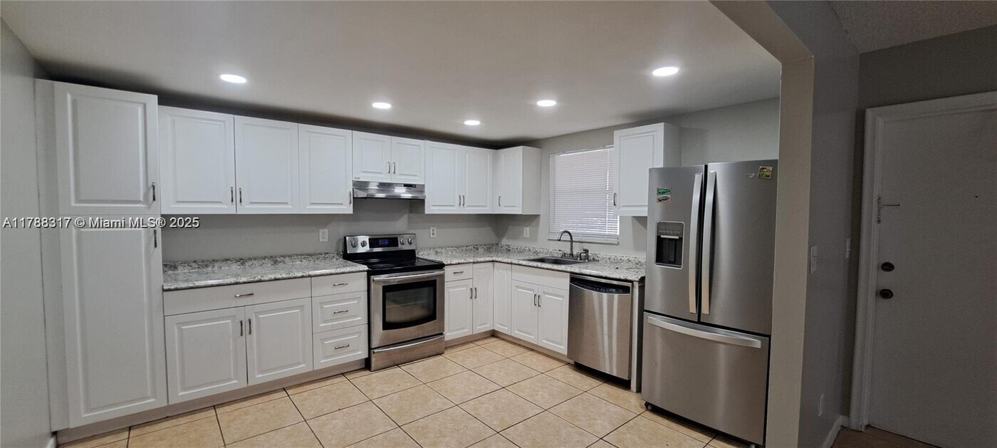 4522 SW 54th St in Fort Lauderdale, FL - Building Photo