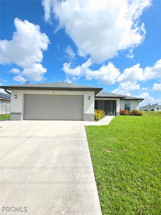 319 NW 21st St in Cape Coral, FL - Building Photo