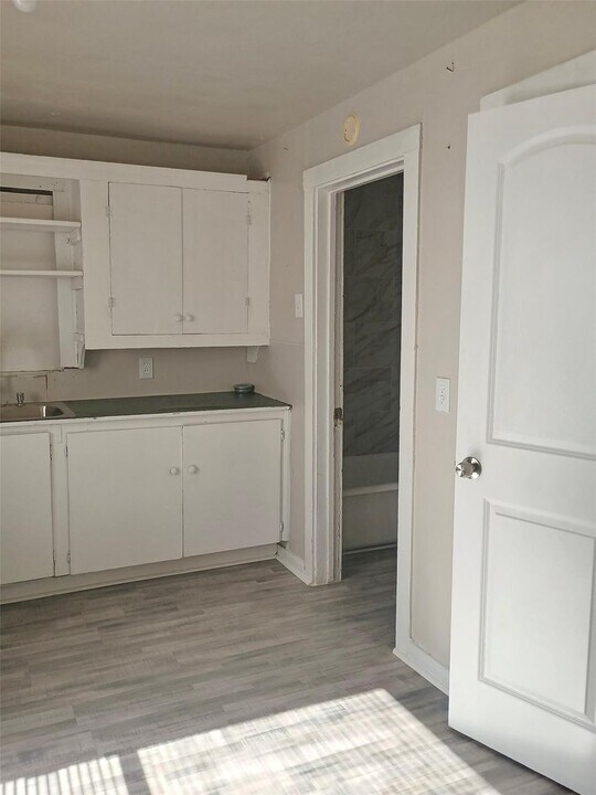 3130 Illinois St in Baytown, TX - Building Photo