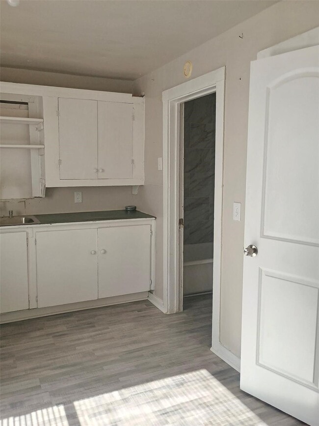 property at 3130 Illinois St