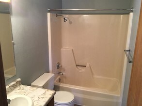 1112 Portland Dr in Bismarck, ND - Building Photo - Building Photo