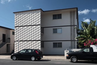 3387 Campbell Ave in Honolulu, HI - Foto de edificio - Building Photo
