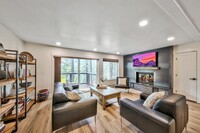 3576 Overlook Ct in South Lake Tahoe, CA - Foto de edificio - Building Photo