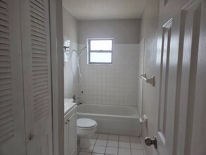 320 Blanco Ct in Avon Park, FL - Building Photo - Building Photo