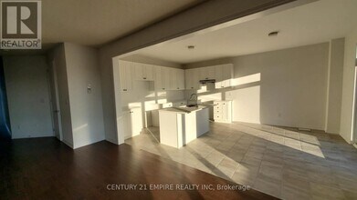 20 Kingsbury Trl in Barrie, ON - Building Photo - Building Photo