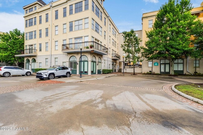property at 201 Settlers Trace Blvd