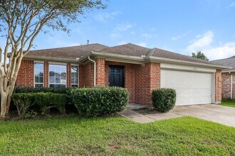 32123 Decker Oaks Dr in Pinehurst, TX - Building Photo - Building Photo