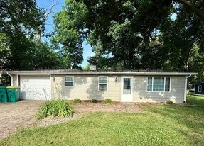 8118 Howard St in Portage, MI - Building Photo