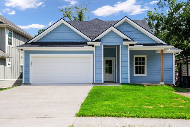 property at 822 W Sears St