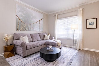 White Oak Apartments in Conroe, TX - Building Photo - Interior Photo