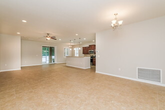6353 Twin Bridges Dr in Zephyrhills, FL - Building Photo - Building Photo