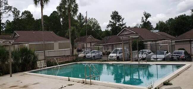 property at 2241 W Pensacola St
