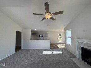 91 Oakfield Trce Dr in Four Oaks, NC - Foto de edificio - Building Photo