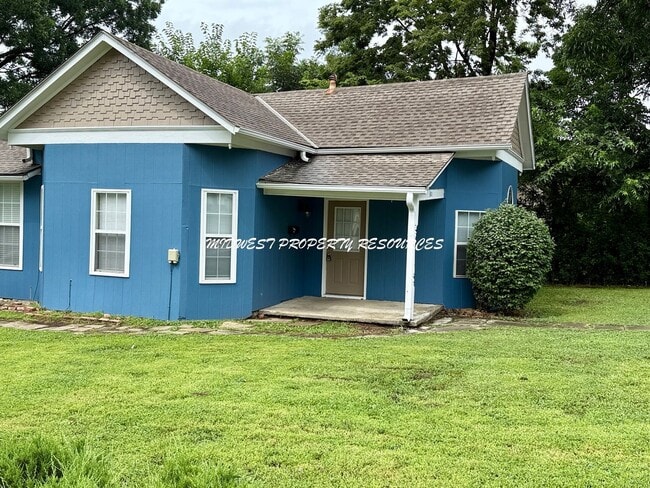 301 W Mechanic St in Harrisonville, MO - Building Photo - Building Photo