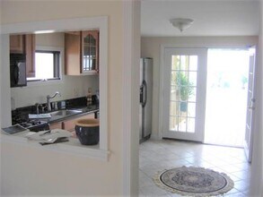 5 Clyde St, Unit #1 in Somerville, MA - Building Photo - Building Photo