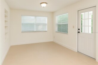 180 2nd St SW in Largo, FL - Foto de edificio - Building Photo