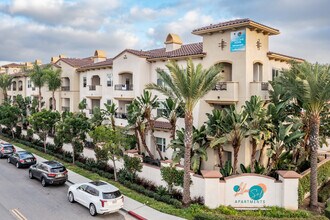 Pacifica at Newport Plaza in Costa Mesa, CA - Foto de edificio - Primary Photo