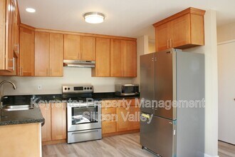 937 Miramonte Ave in Mountain View, CA - Building Photo - Building Photo
