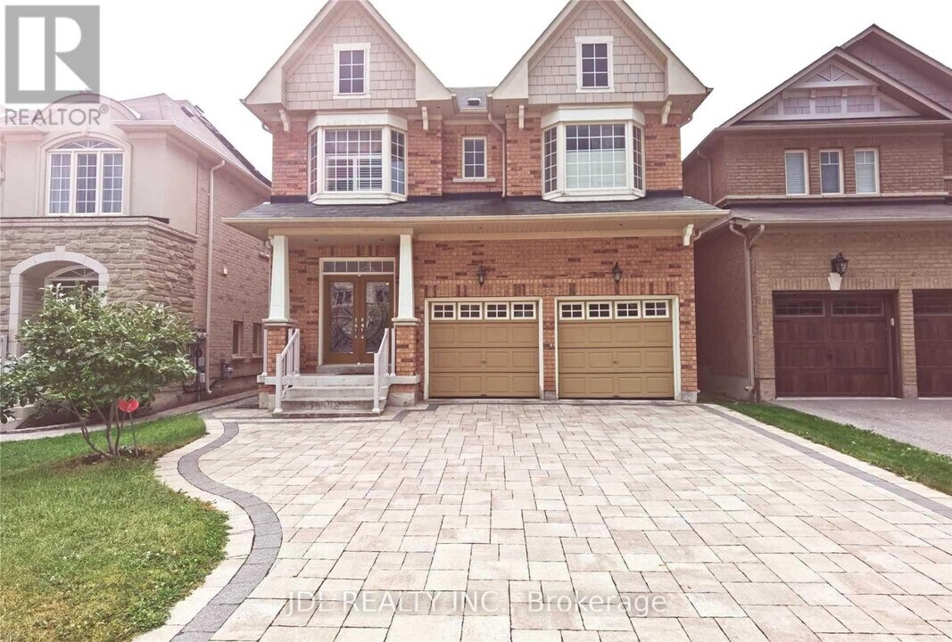 5 Pitney Ave in Richmond Hill, ON - Building Photo