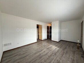 944 Shady Ln in Aurora, IL - Building Photo - Building Photo