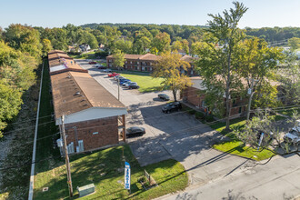 Southwood in Louisville, KY - Foto de edificio - Building Photo