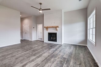 883 S Silverwood Ln in Nixa, MO - Building Photo - Building Photo