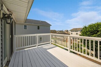 869 Beach St in Lindenhurst, NY - Building Photo - Building Photo