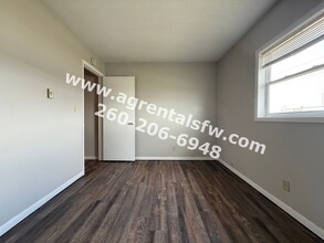 1034 Lewis Pl in Decatur, IN - Foto de edificio - Building Photo