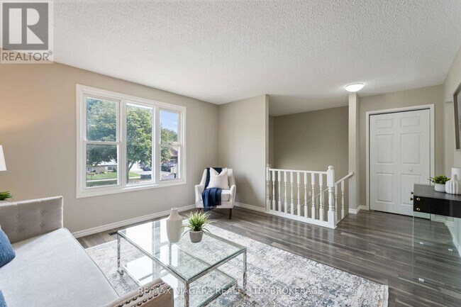 8299 Mundare Crescent in Niagara Falls, ON - Building Photo - Building Photo