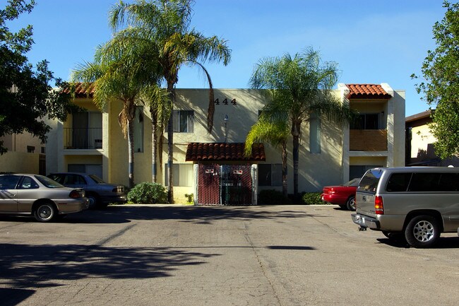 Ballantyne Terrace in El Cajon, CA - Foto de edificio - Building Photo