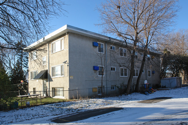 3915 Lookout Pl NE in Columbia Heights, MN - Building Photo - Building Photo