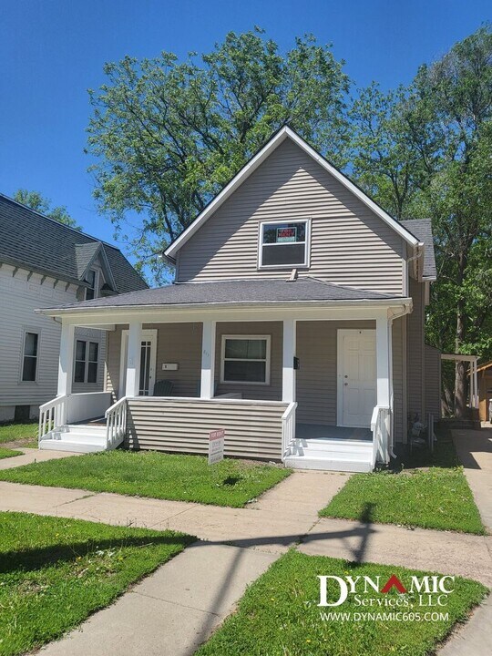 811 S Summit Ave in Sioux Falls, SD - Foto de edificio