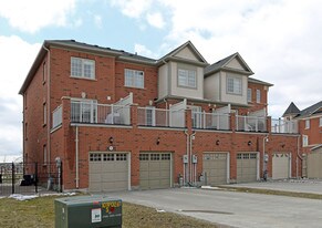 2560-2568 Bur Oak Ave in Markham, ON - Building Photo