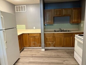 825 S Cherokee St in Girard, KS - Building Photo - Building Photo