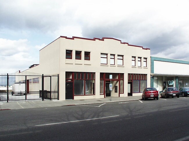 2806-2808 Hoyt Ave