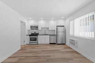 1240 W 29th St, Unit 16 in Los Angeles, CA - Building Photo