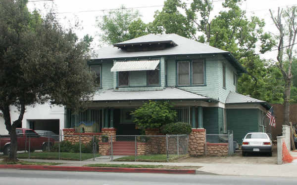 95-99 E Orange Grove Blvd in Pasadena, CA - Foto de edificio