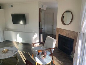 201 Sea Cliff Way in Oceanside, CA - Foto de edificio - Building Photo