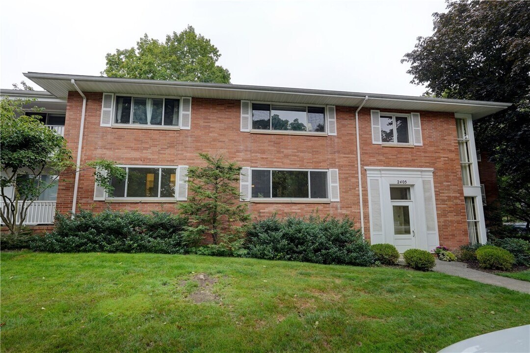 2405 East Ave in Rochester, NY - Building Photo