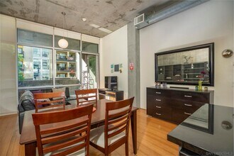1025 Island Ave, Unit 204 in San Diego, CA - Foto de edificio - Building Photo