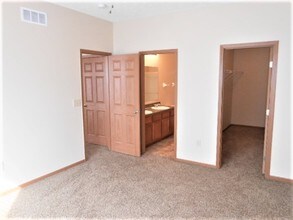 1017 Sun Ridge St in Lancaster, OH - Building Photo - Building Photo
