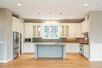 307 NW Meridian Ridge Ct in Portland, OR - Building Photo - Building Photo