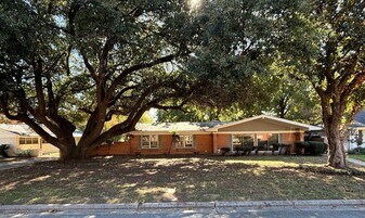 2627 Bretton Rd in Wichita Falls, TX - Building Photo