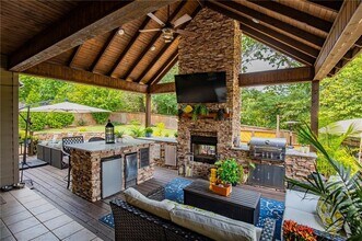 1706 NW Autumn Ave in Bentonville, AR - Building Photo - Building Photo