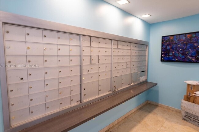 816 NW 11th St, Unit 1006 in Miami, FL - Building Photo - Building Photo